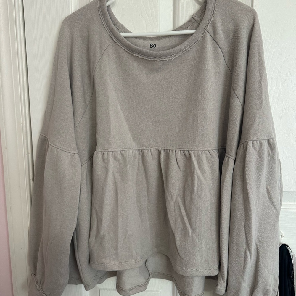 Crewneck super soft. Never worn